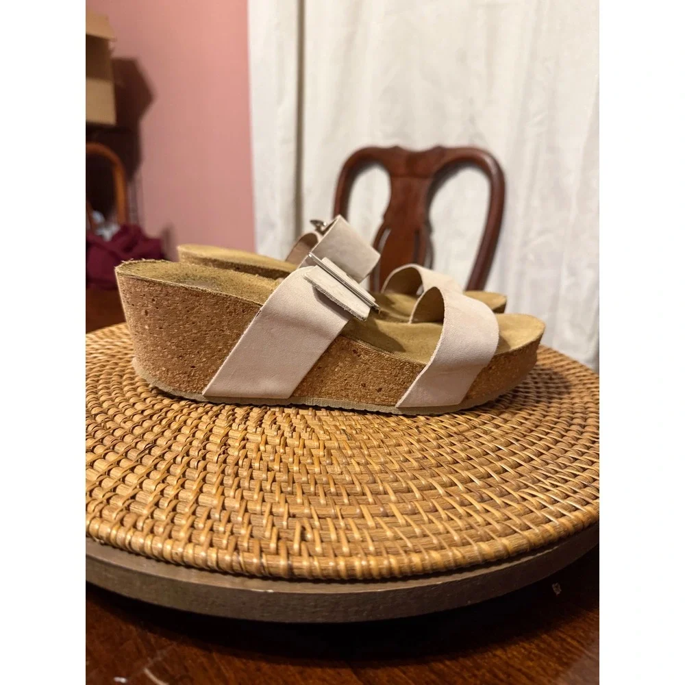 A. Giannetti wedge sandals